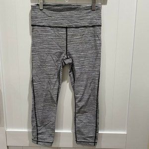 Athleta Women's Ultimate Linear Lines Capri Black White Size S Style #531307
